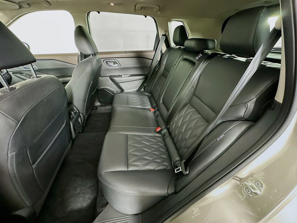 Certified 2023 Nissan Rogue Platinum w/ Platinum Premium Package image 35