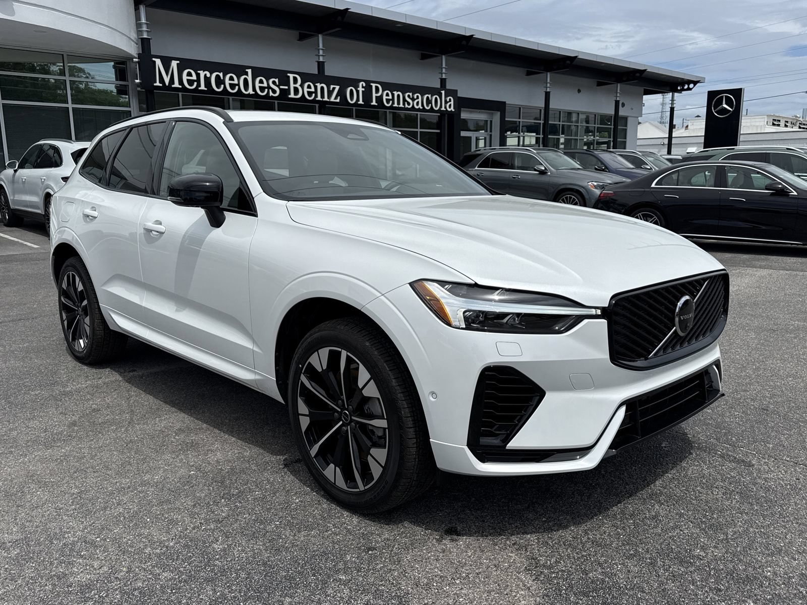 New 2026 Volvo XC60 T8 Plus w/ Protection Package Premier AWD/4WD image 7