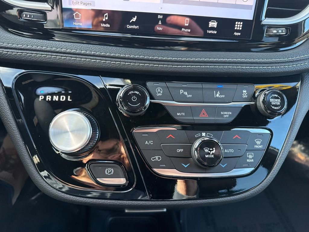 New 2026 Chrysler Pacifica Select AWD/4WD image 17