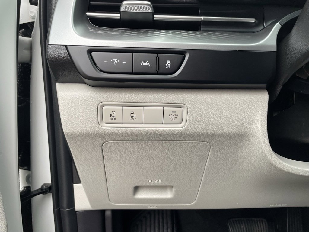 Used 2024 Kia Carnival LX image 24