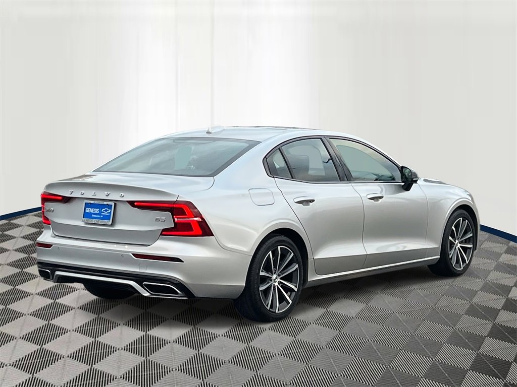 Used 2022 Volvo S60 B5 Momentum image 5