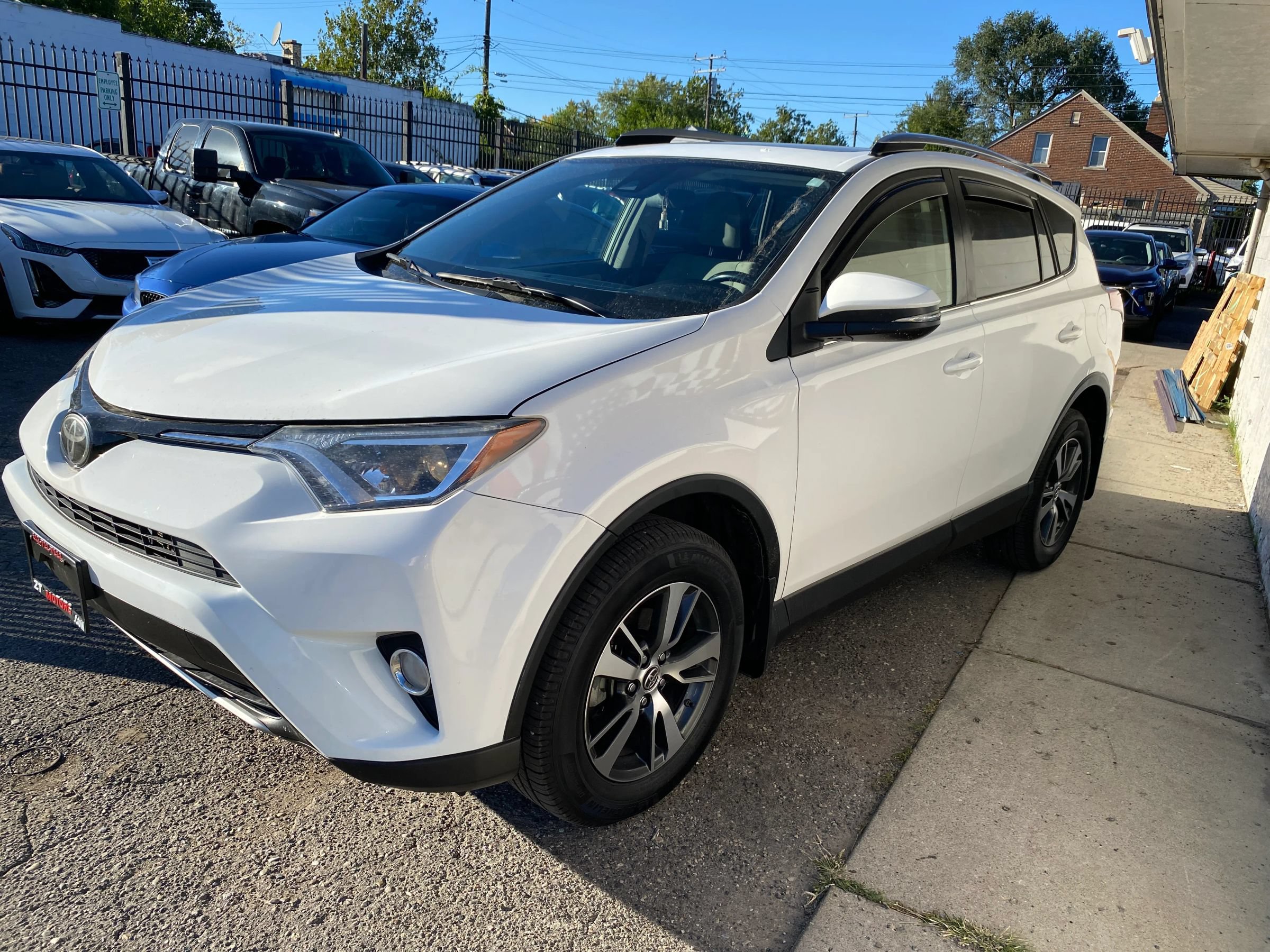 Used 2017 Toyota RAV4 XLE AWD/4WD image 6