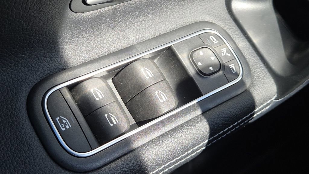 Used 2025 Mercedes-Benz CLA 250 4MATIC image 12