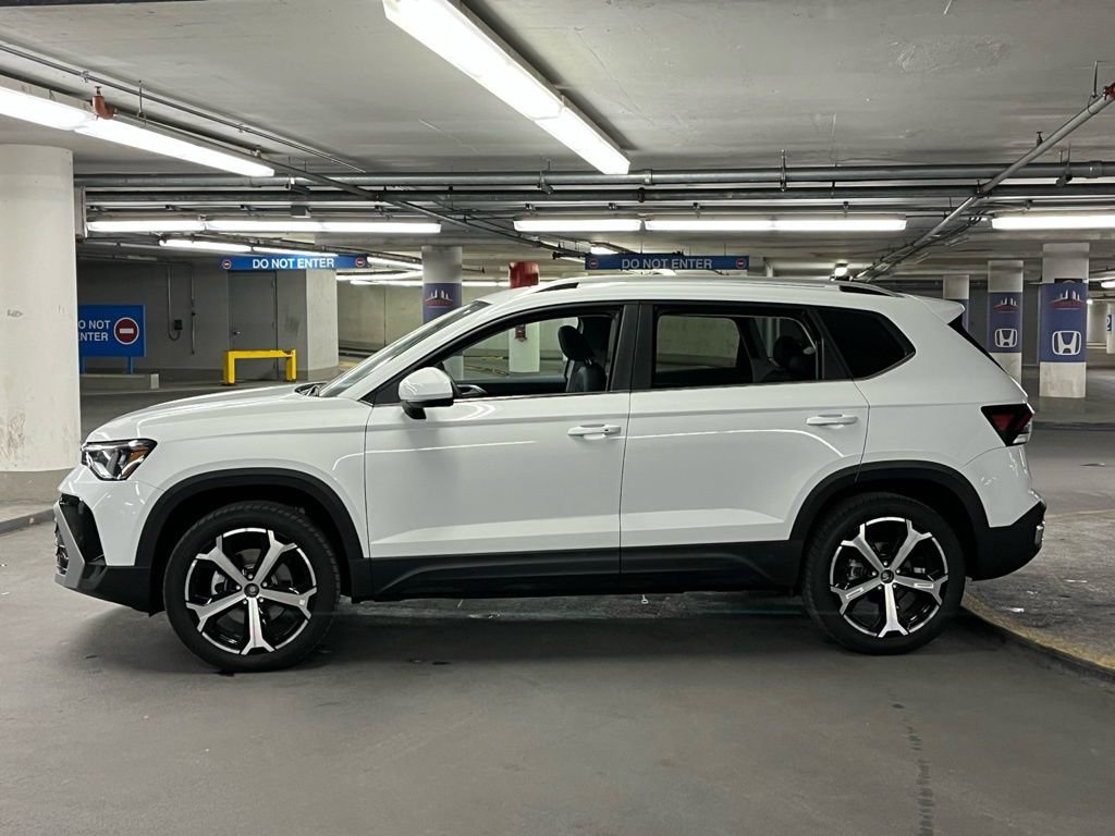 New 2026 Volkswagen Taos SEL image 32