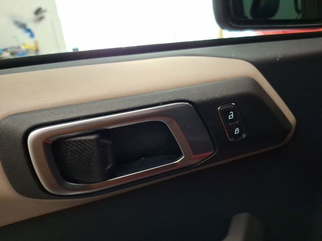 Used 2023 Ford Bronco Wildtrak image 16