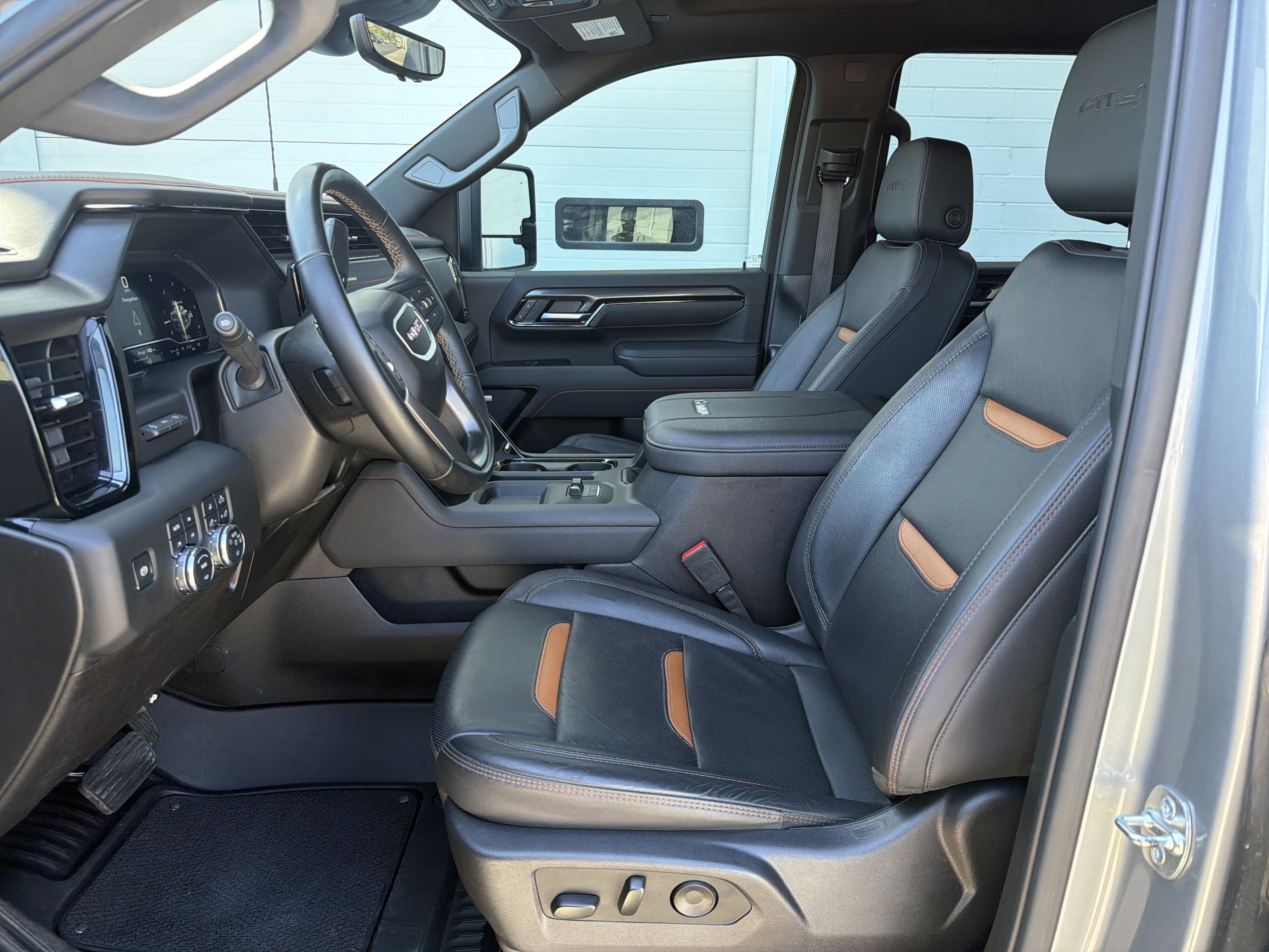 Used 2025 GMC Sierra 2500 AT4 w/ AT4 Premium Plus Package image 24