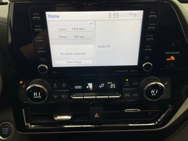 Used 2021 Toyota Highlander XLE image 3