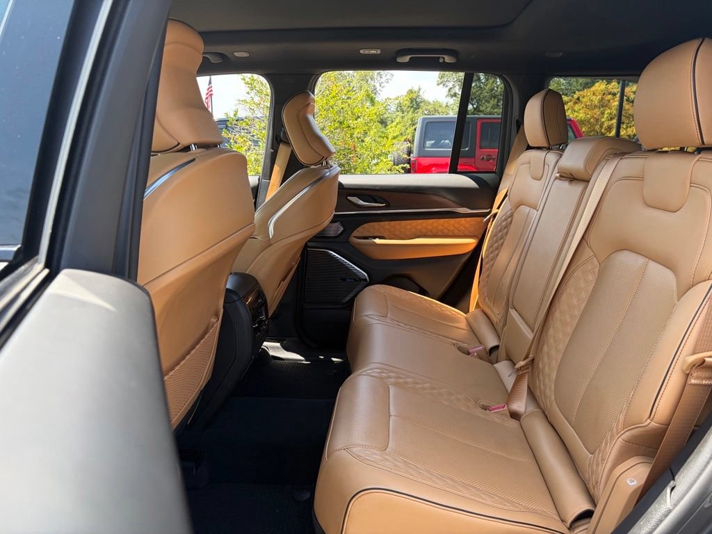 Used 2022 Jeep Grand Cherokee Summit AWD/4WD image 37