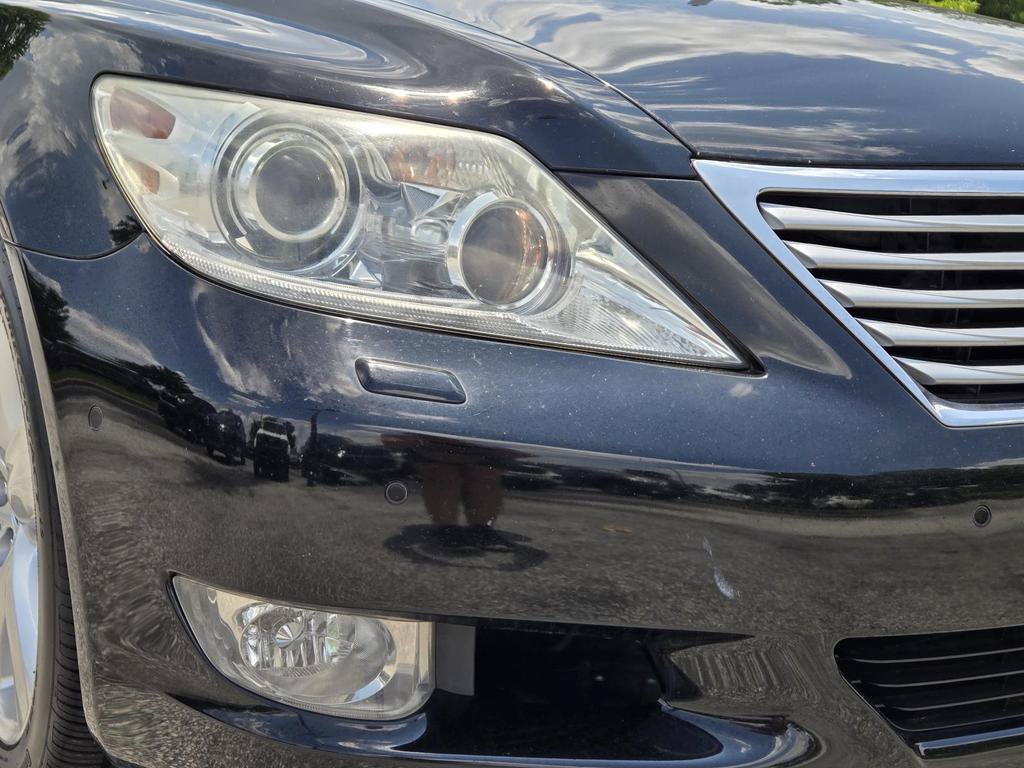 Used 2011 Lexus LS 460 w/ Comfort Pkg RWD image 3