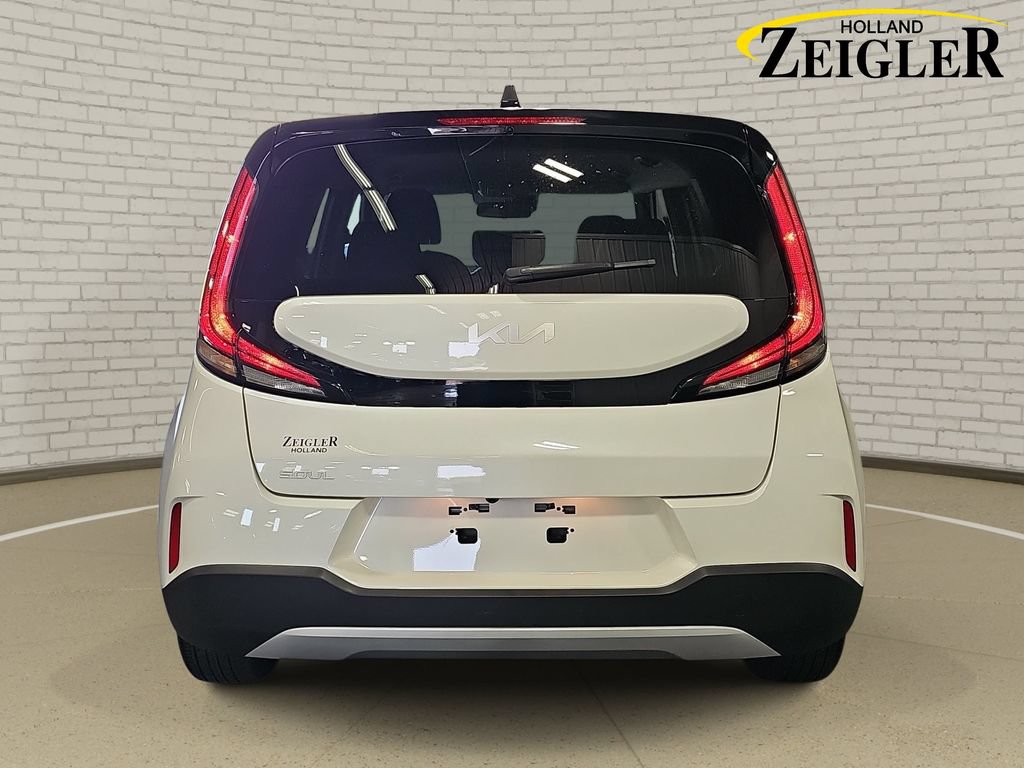 Certified 2025 Kia Soul LX w/ LX Technology Package FWD image 6