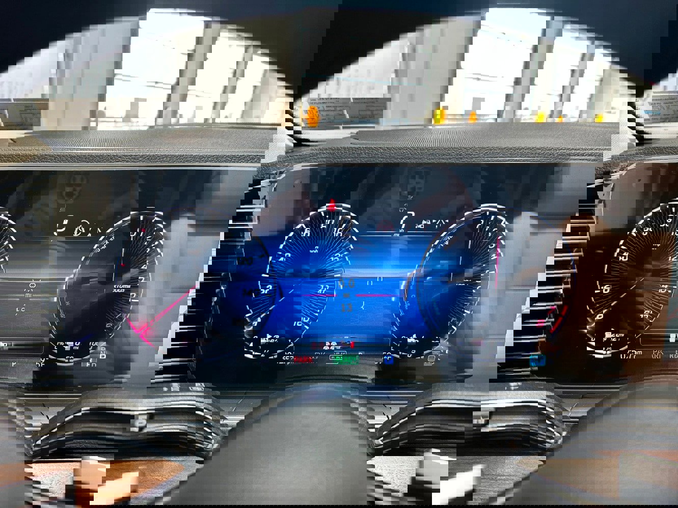 New 2026 Mercedes-Benz GLE 450e Exclusive 4MATIC AMG Line Plug image 9