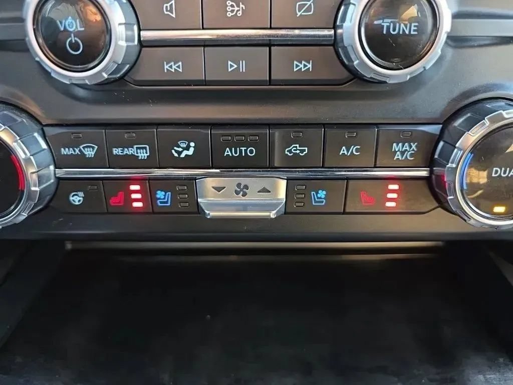 Used 2023 Ford F250 Lariat w/ Chrome Package AWD/4WD image 32