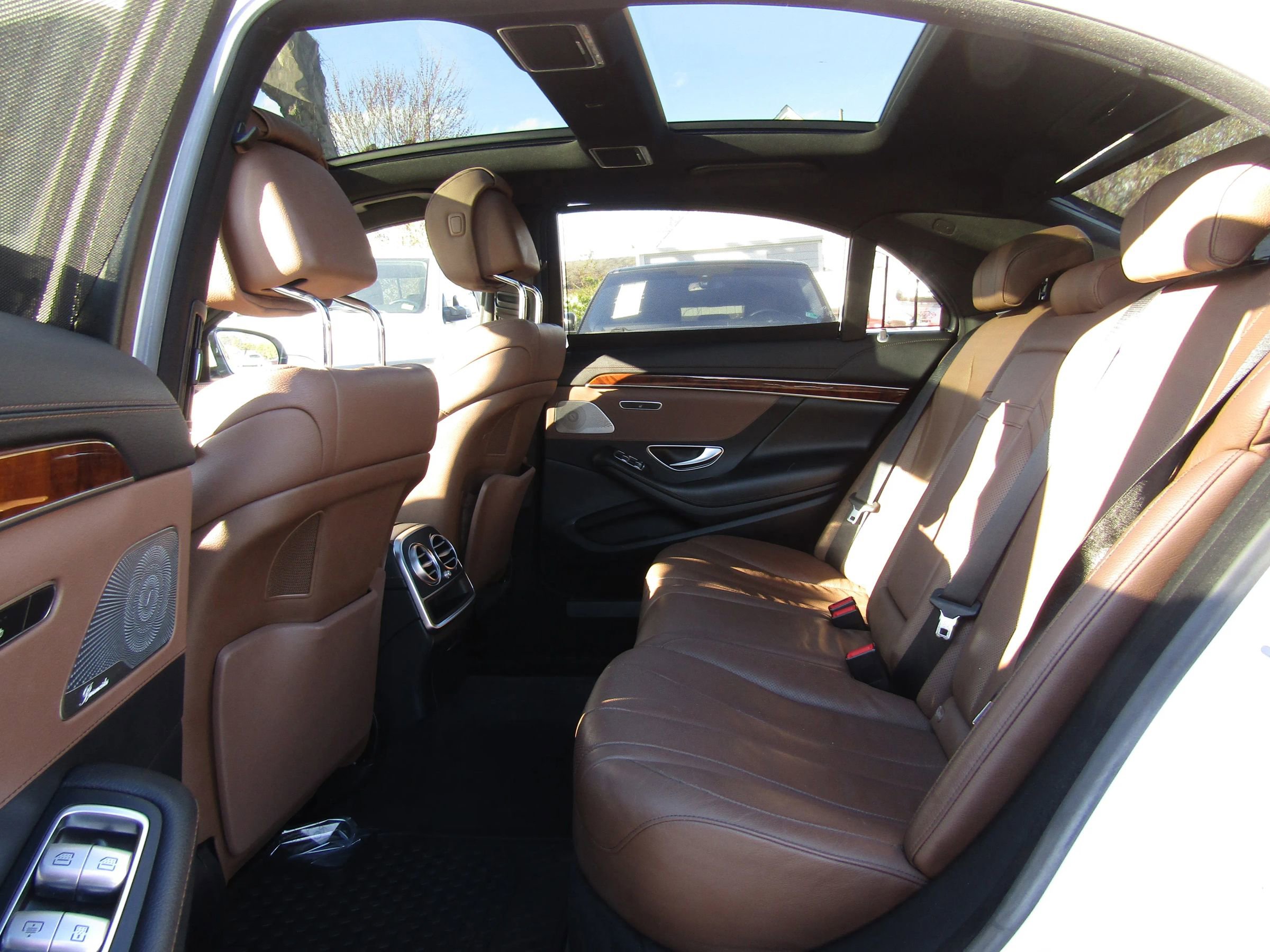Used 2014 Mercedes-Benz S 550 Sedan w/ Sport Package w/ Sport Package image 17