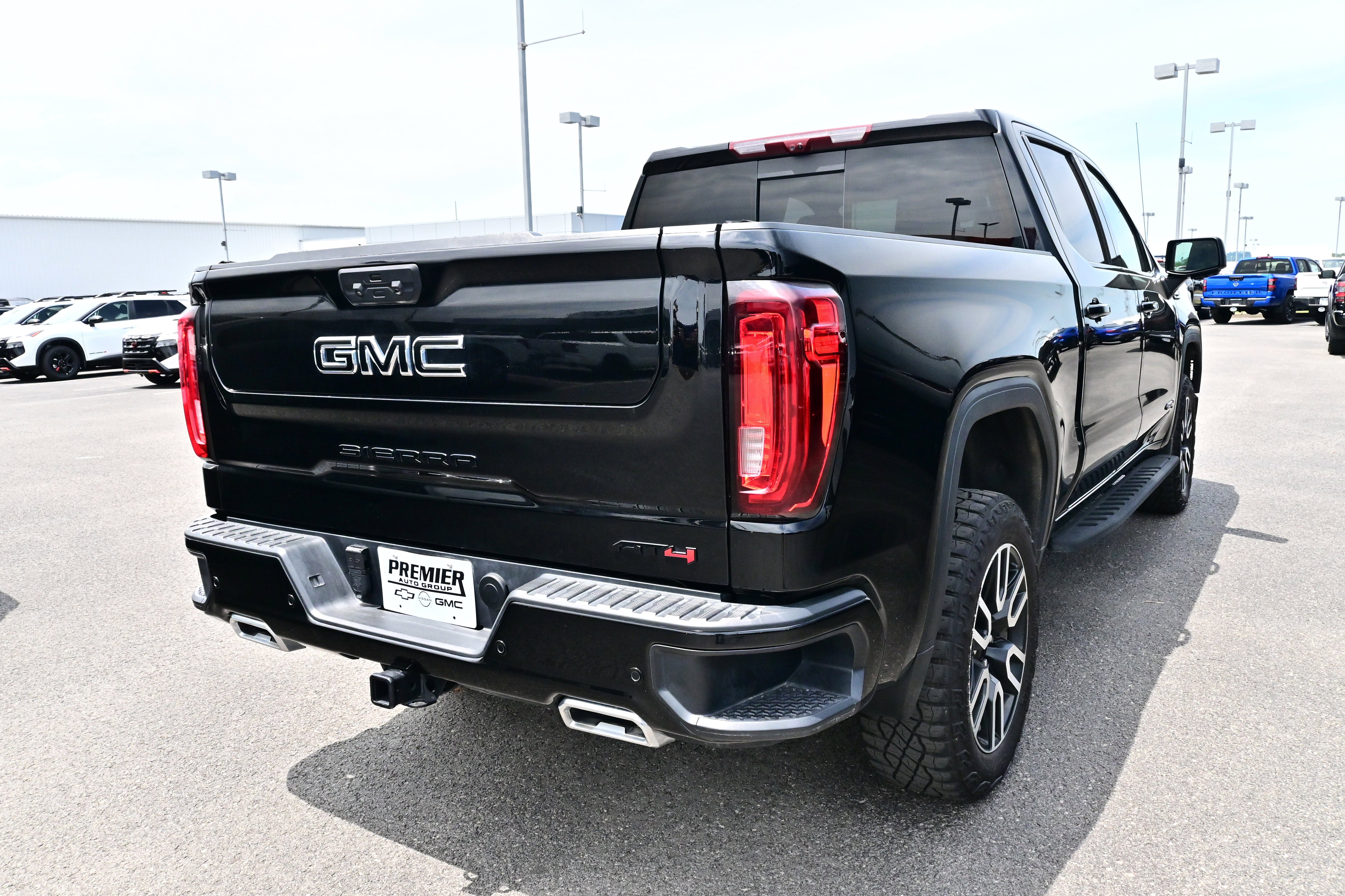 Used 2025 GMC Sierra 1500 AT4 w/ AT4 Premium Package AWD/4WD image 8