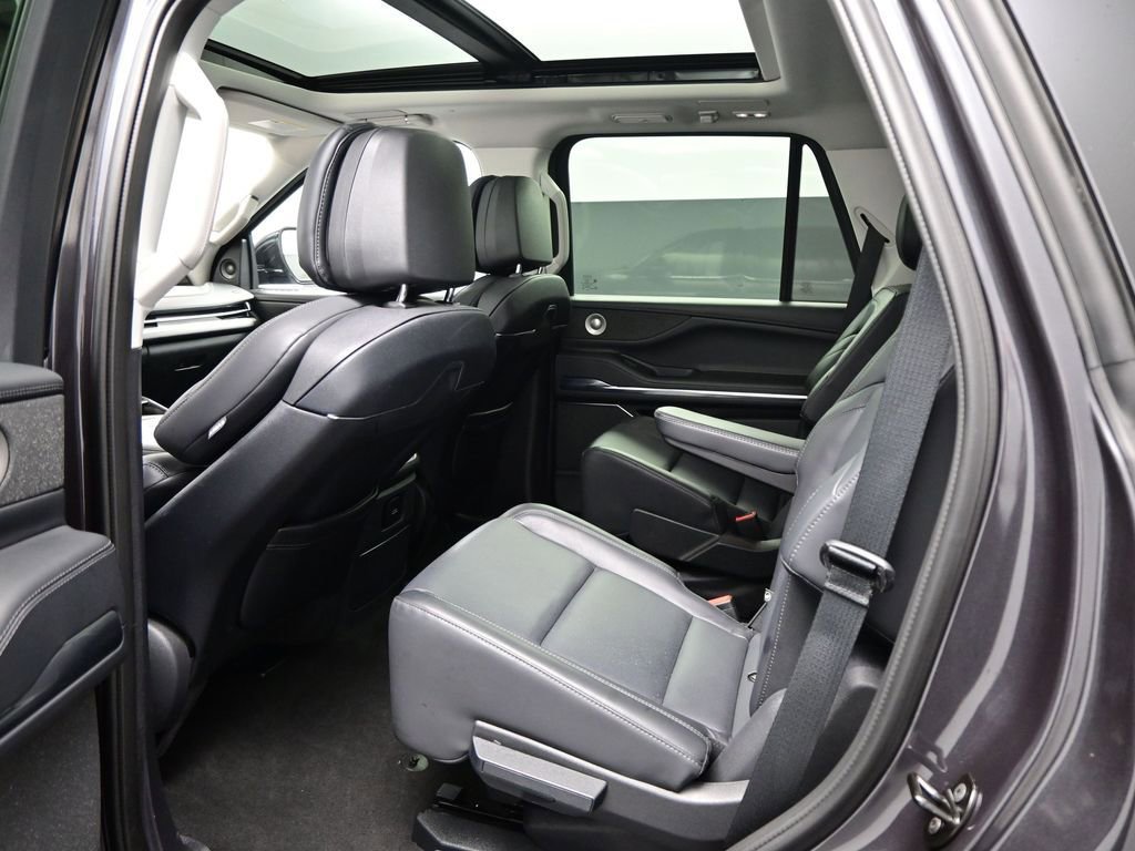 Used 2025 Lincoln Navigator Reserve AWD/4WD image 10