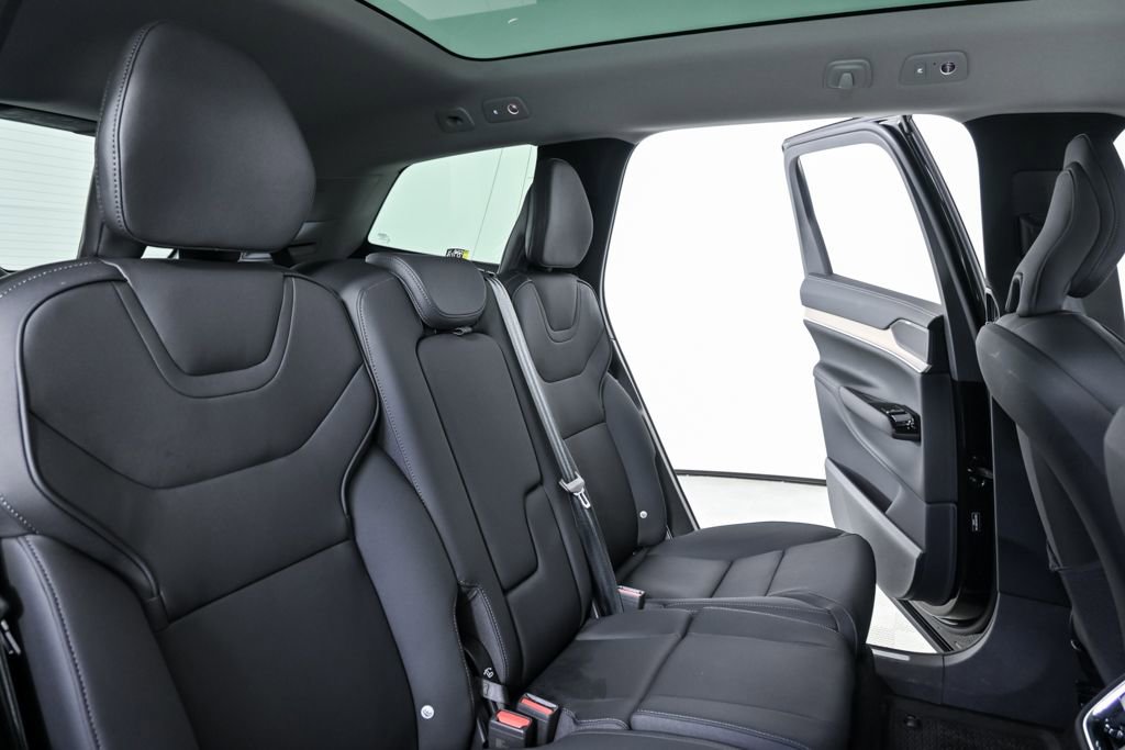 Used 2025 Volvo EX90 Plus AWD/4WD image 25