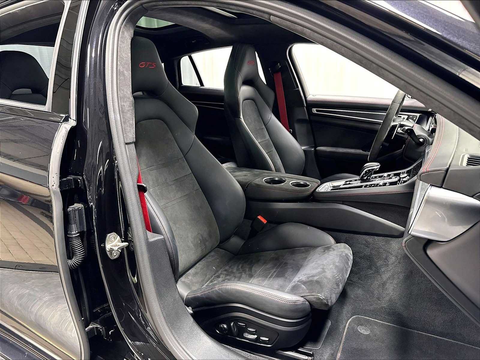 Used 2022 Porsche Panamera GTS AWD/4WD image 28