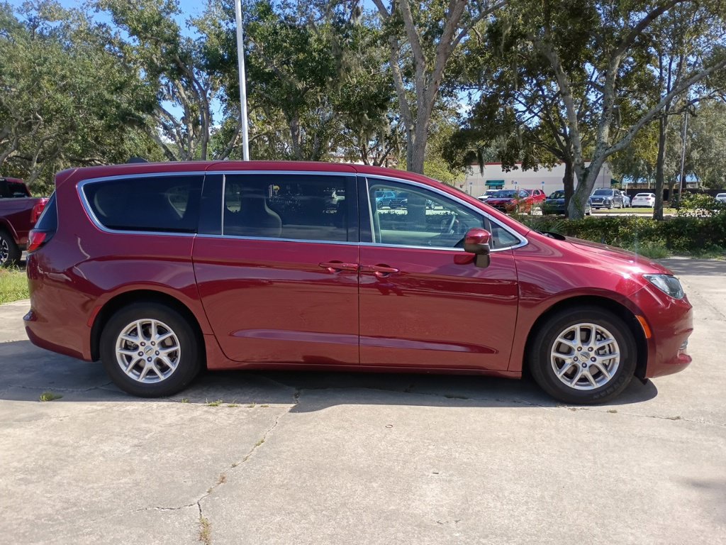 Certified 2023 Chrysler Voyager LX FWD image 4