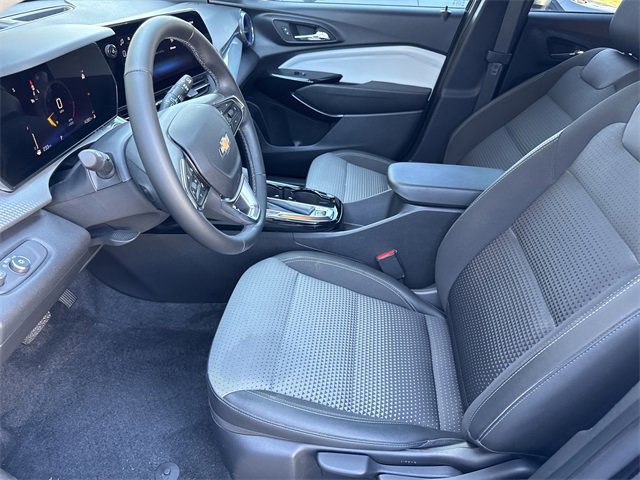 Used 2024 Chevrolet Trax LT w/ LT Convenience Package image 11