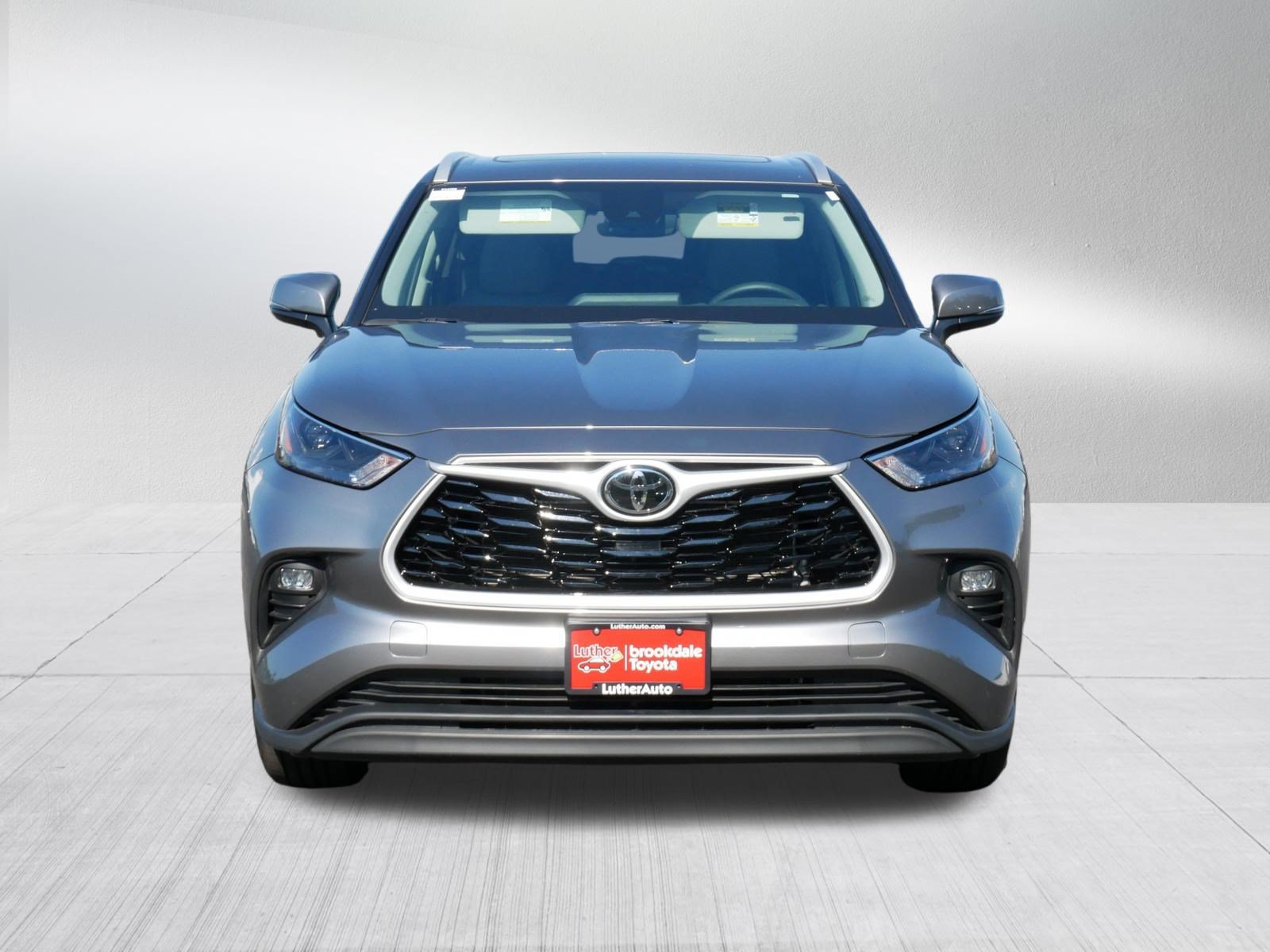 Certified 2026 Toyota Highlander XLE AWD/4WD image 2