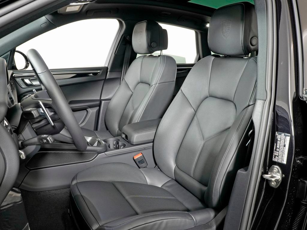 Certified 2026 Porsche Macan S AWD/4WD image 5