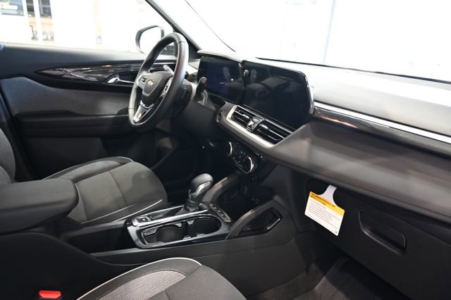 New 2026 Chevrolet TrailBlazer LT w/ LT Cold Weather Package AWD/4WD image 13