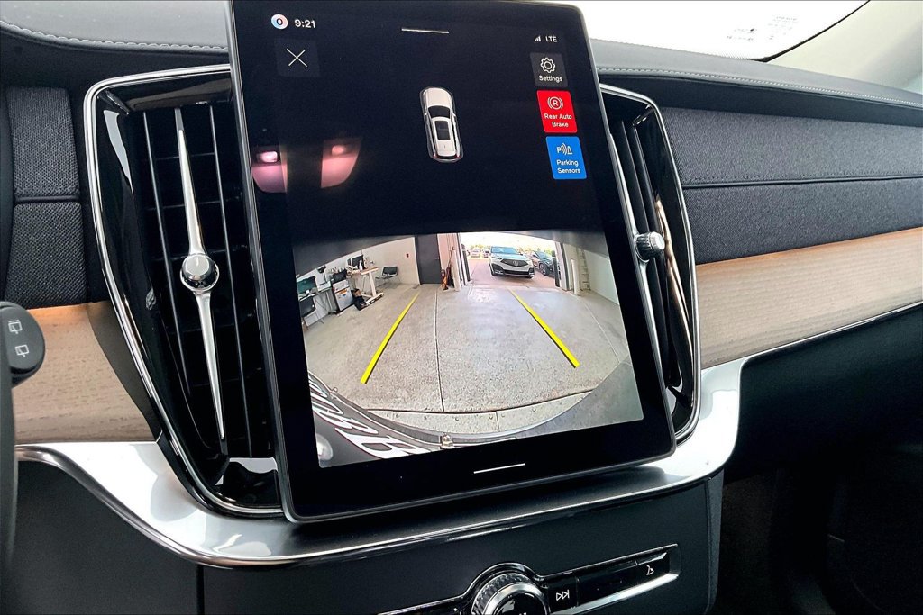 New 2026 Volvo XC90 B5 Core AWD/4WD image 17