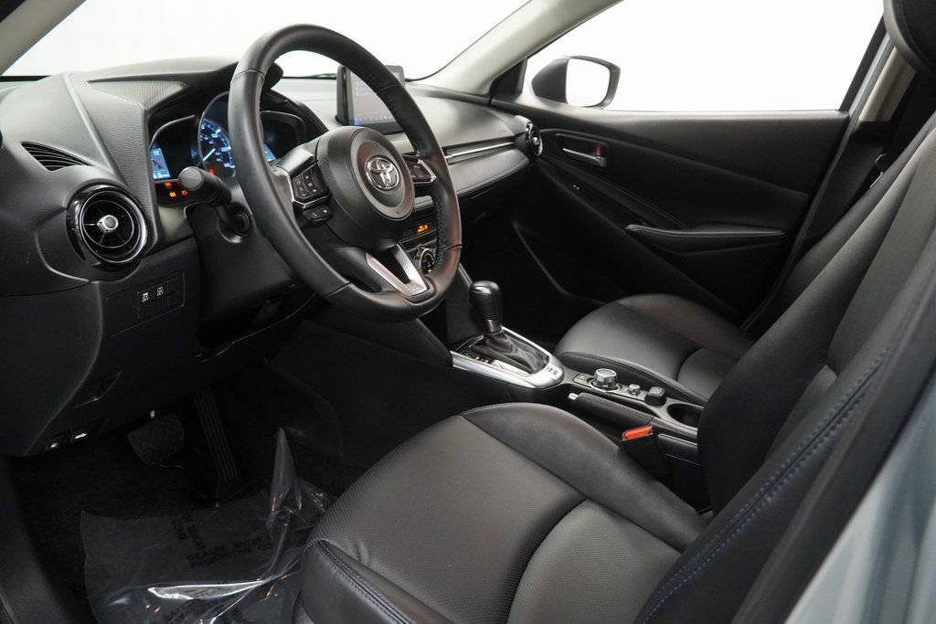 Used 2020 Toyota Yaris XLE image 18