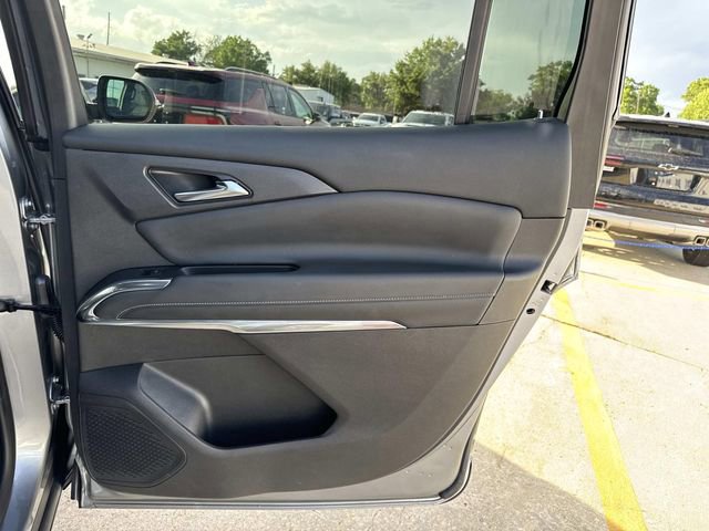 Used 2025 Chevrolet Traverse LT image 27