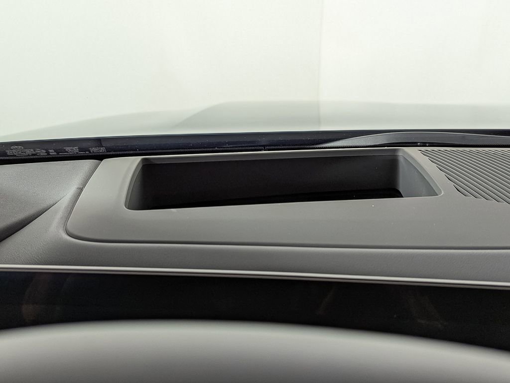 Used 2025 BMW 530i xDrive w/ Premium Package image 16