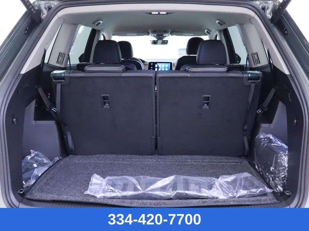 New 2025 Volkswagen Atlas SE w/ Black Wheel Package image 26