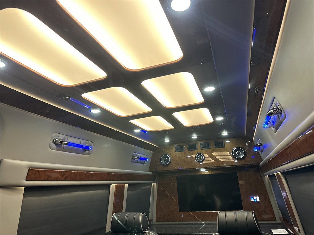 Used 2017 Mercedes-Benz Sprinter 2500 image 22