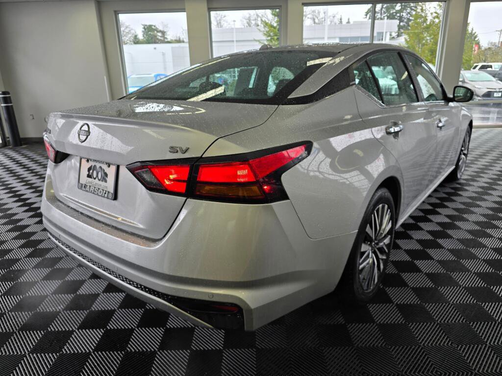Used 2023 Nissan Altima 2.5 SV image 4