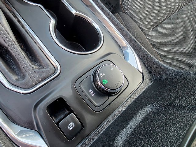 Used 2020 Chevrolet Traverse LS AWD/4WD image 31