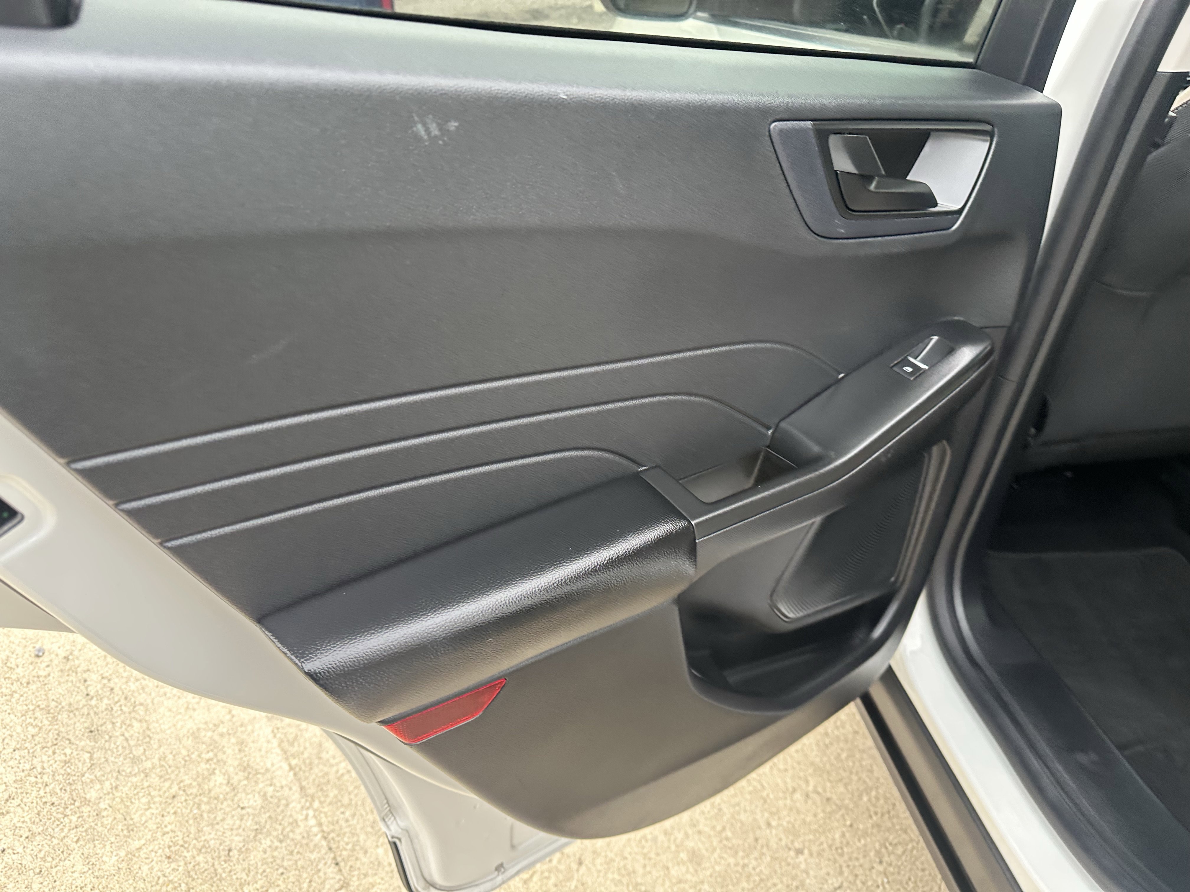 Used 2022 Ford Escape SE FWD image 9