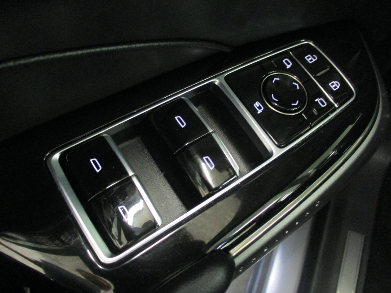 Used 2024 Cadillac Lyriq Sport image 16