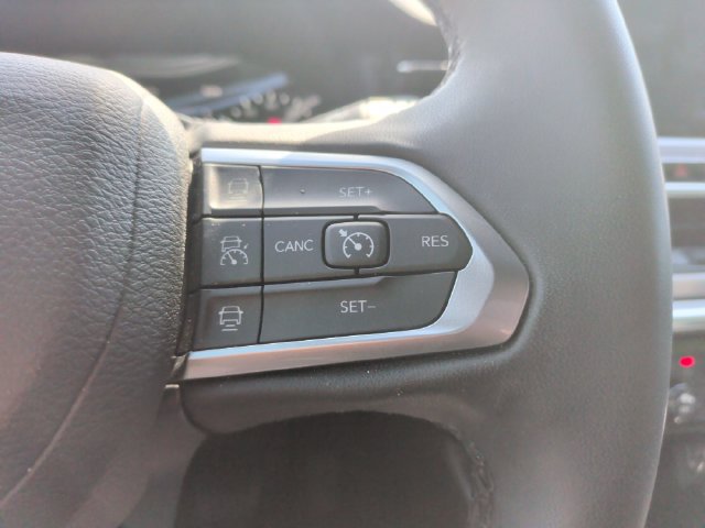 Used 2023 Jeep Compass Limited w/ Sun and Sound Group AWD/4WD image 16