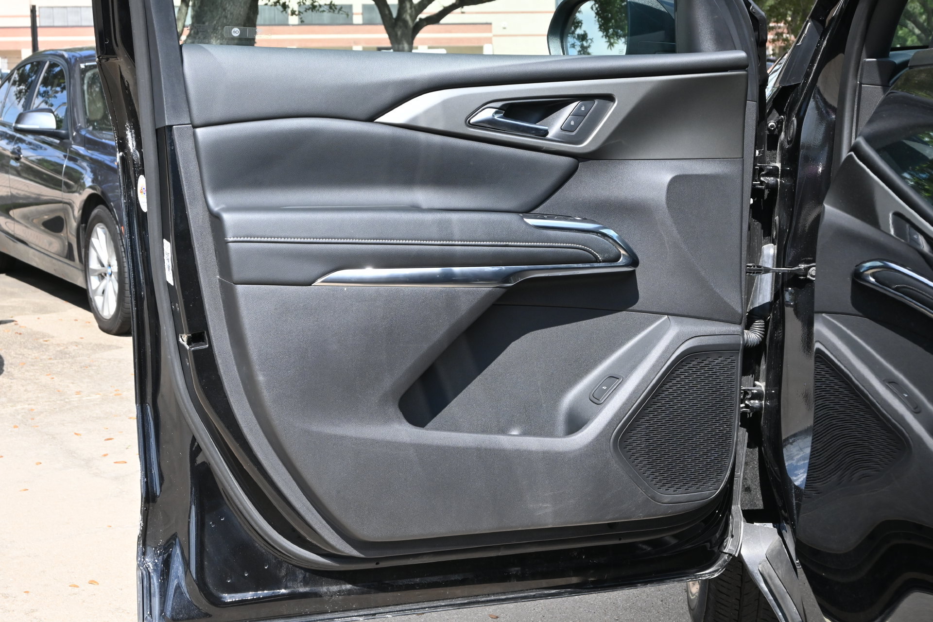 Used 2025 Chevrolet Traverse LT FWD image 18