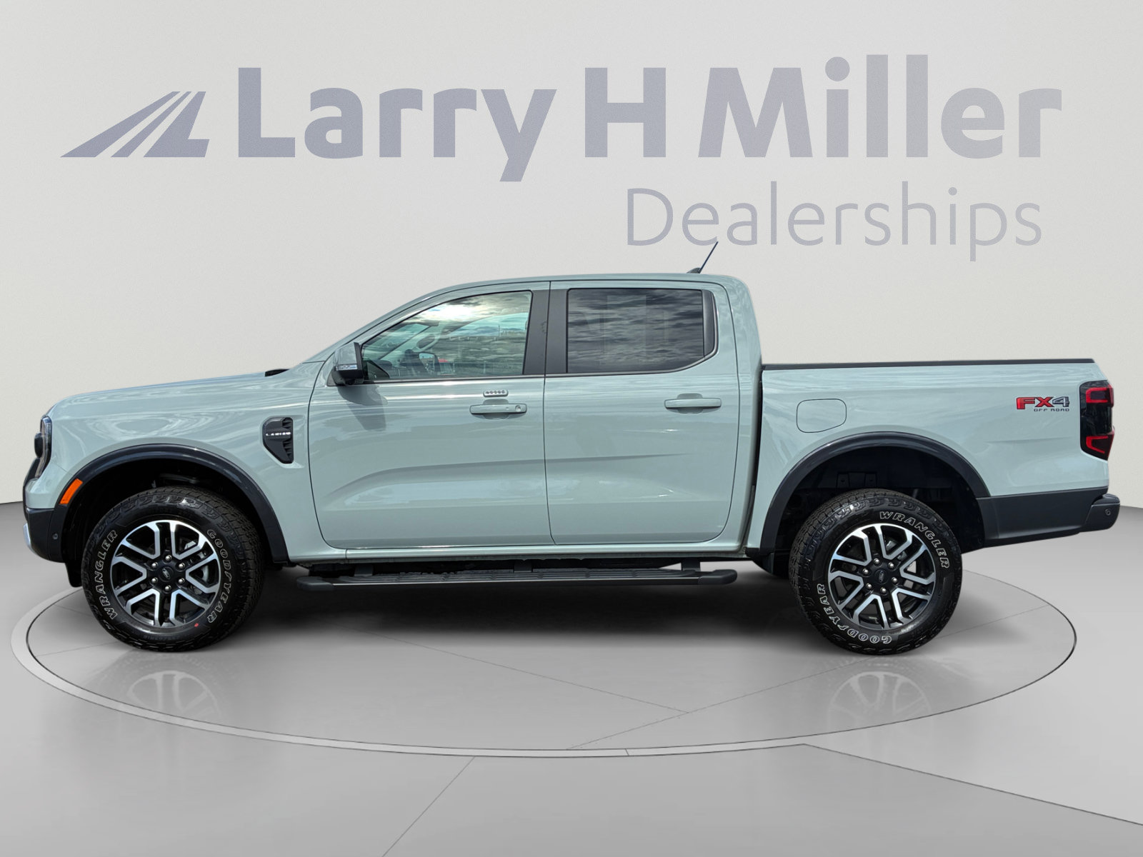 Certified 2024 Ford Ranger Lariat w/ FX4 Off-Road Package AWD/4WD image 2
