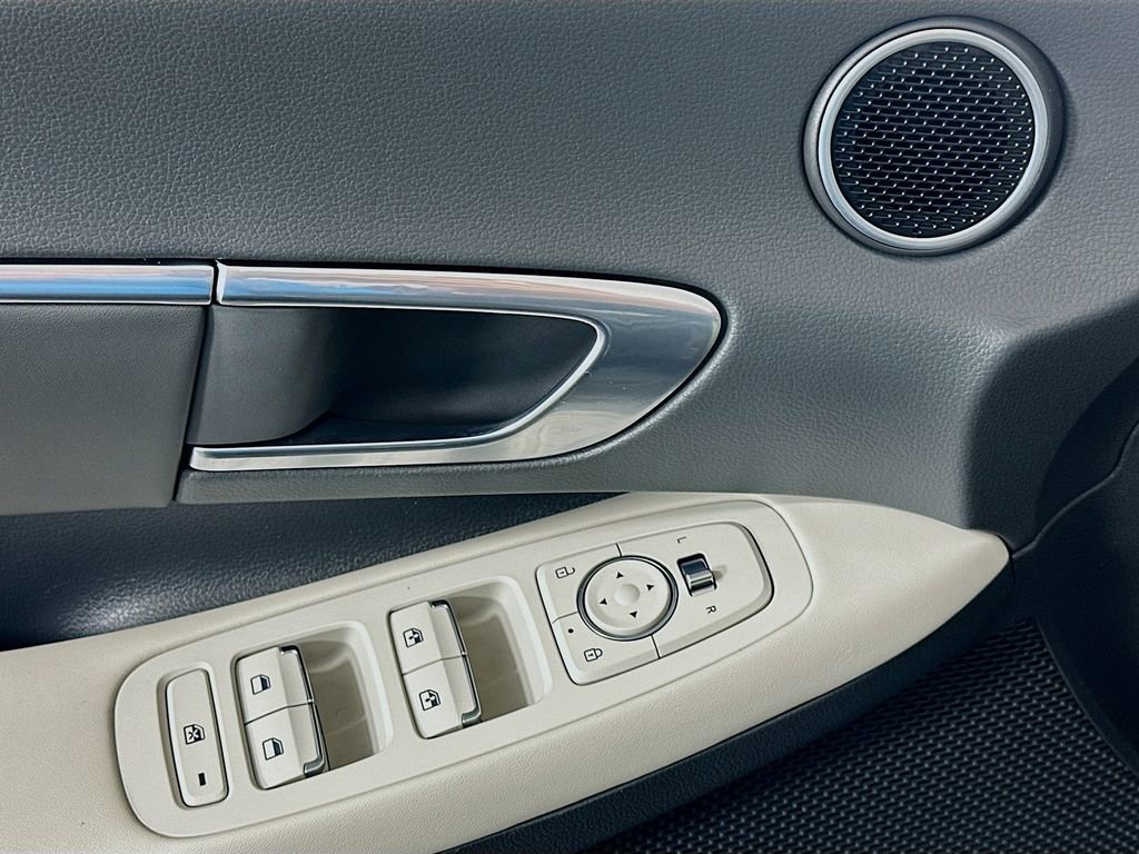 Certified 2023 Hyundai Sonata SEL w/ Convenience Package image 18