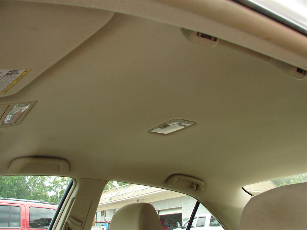 Used 2010 Toyota Camry LE image 9