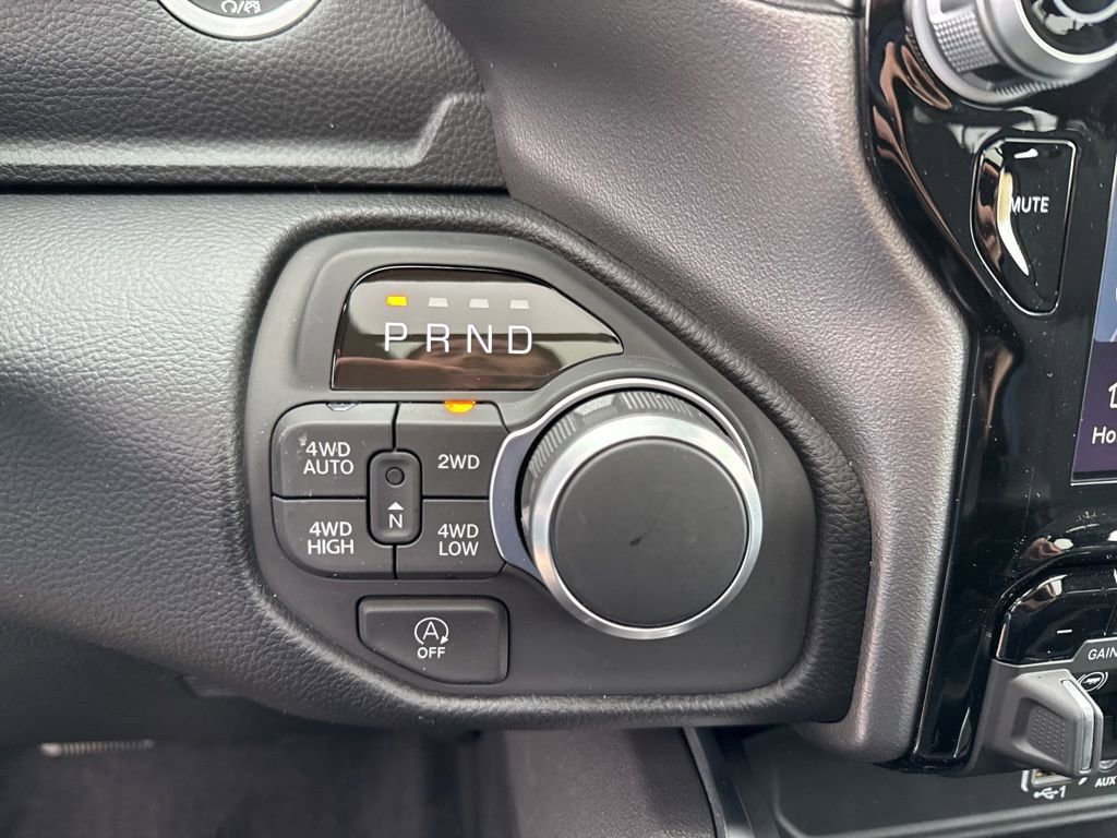 New 2026 RAM 1500 4x4 Crew Cab image 15
