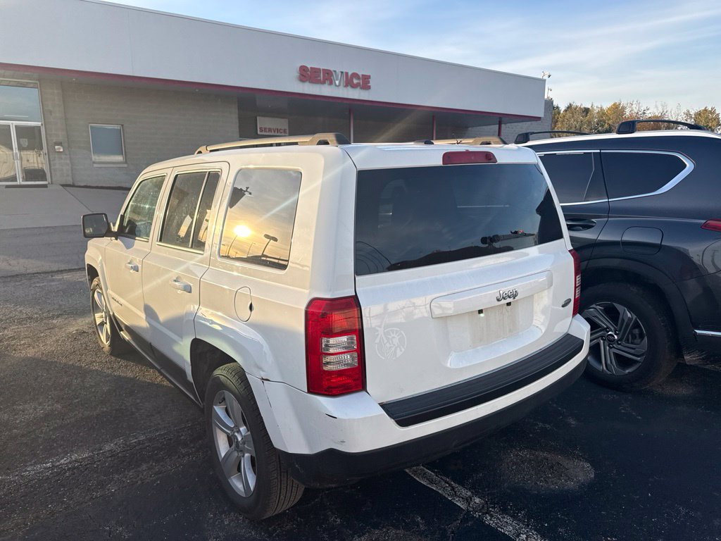 Used 2017 Jeep Patriot Latitude FWD image 3
