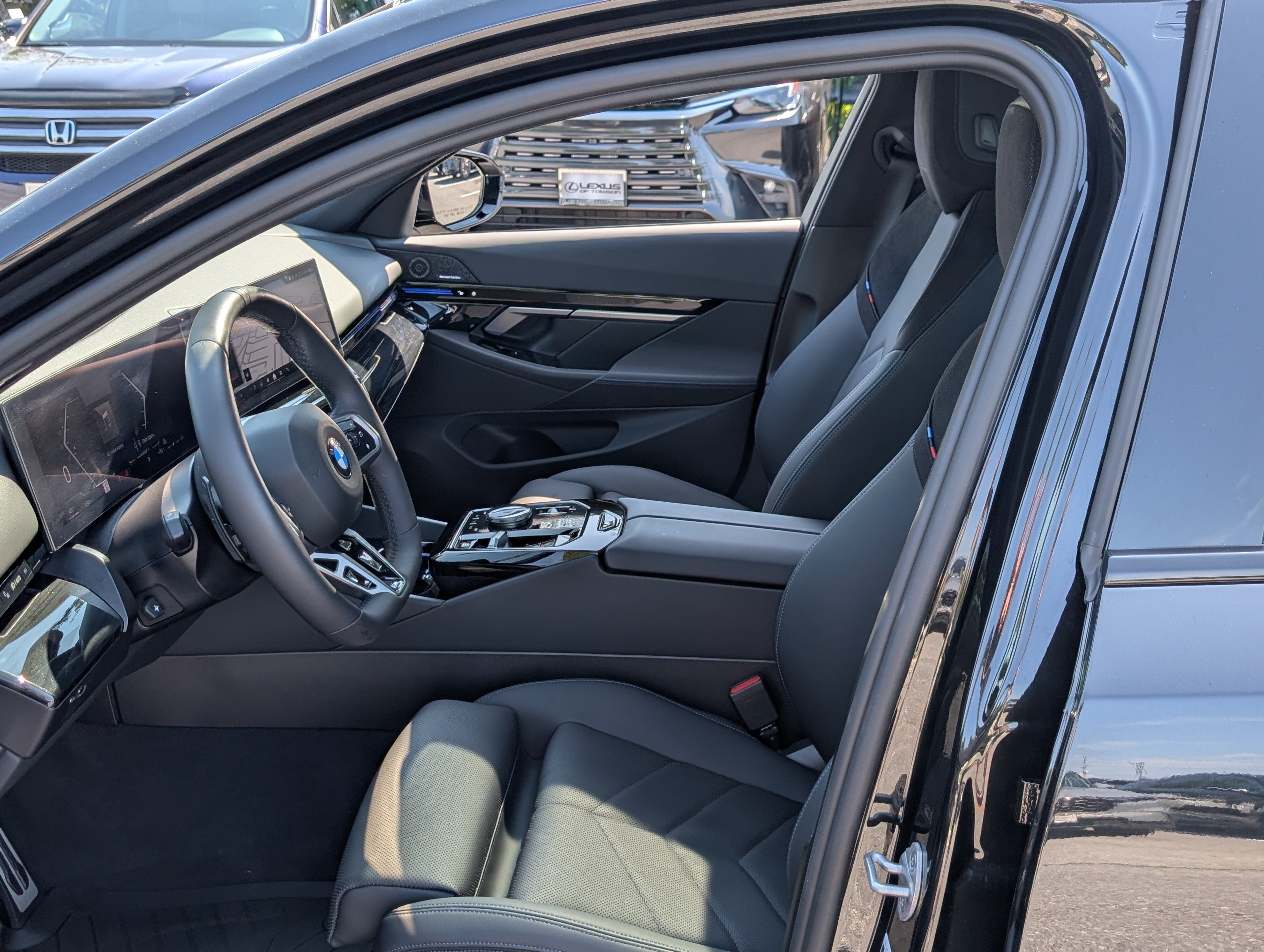 Used 2026 BMW 530i xDrive w/ M Sport Package AWD/4WD image 16