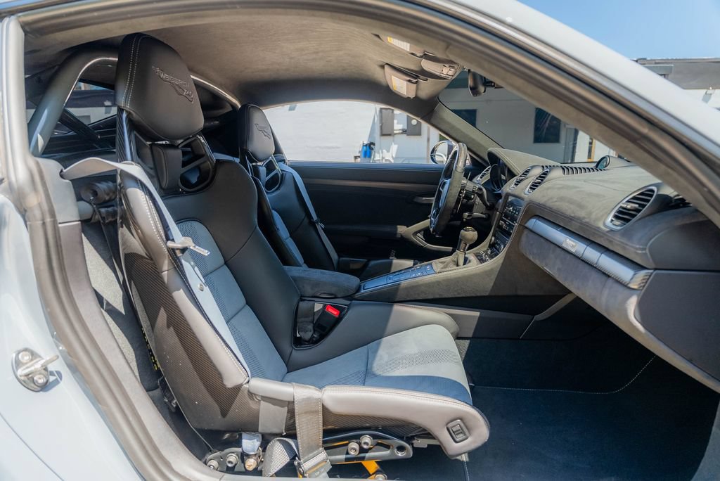 Used 2024 Porsche 718 Cayman GT4 RS RWD image 3