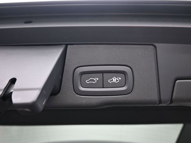 Used 2024 Volvo XC60 B5 Ultimate w/ Climate Package image 33