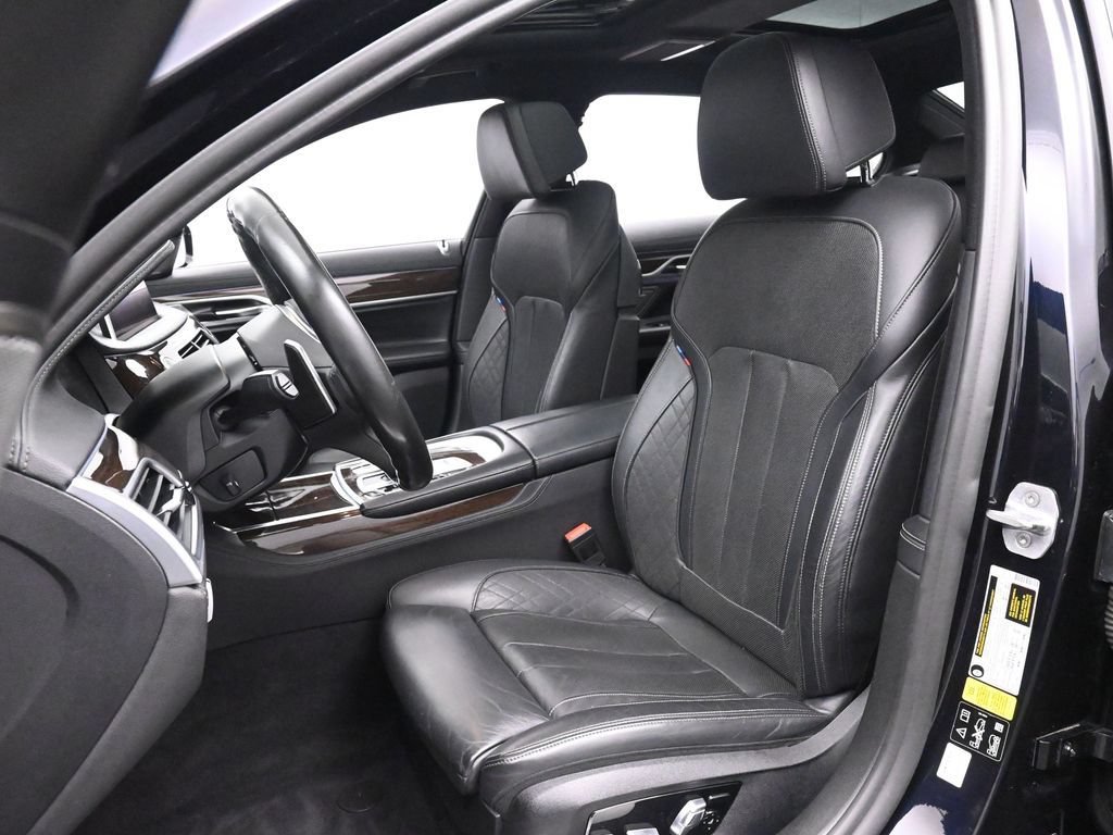 Used 2020 BMW 750i xDrive w/ M Sport Package AWD/4WD image 12