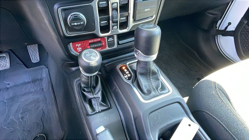 Used 2024 Jeep Wrangler Unlimited AWD/4WD image 17