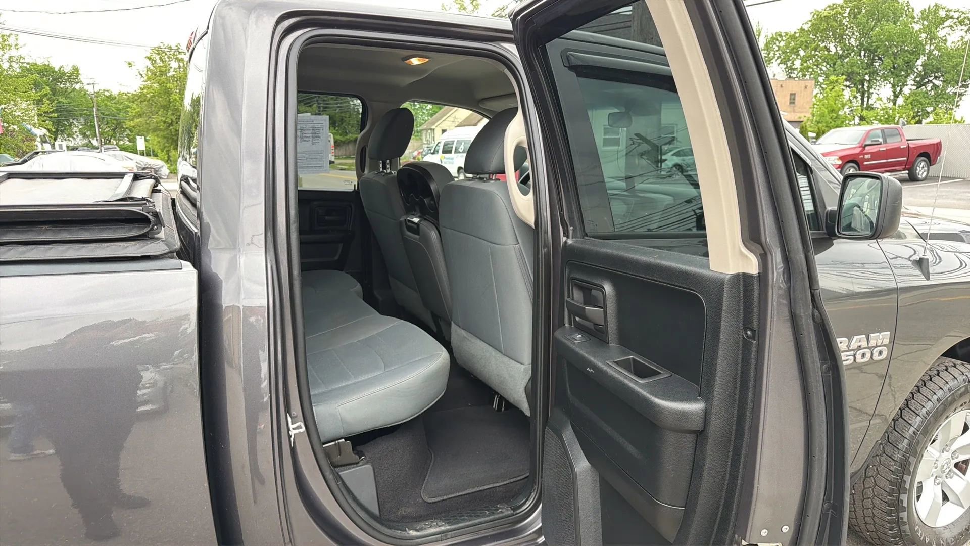 Used 2017 RAM 1500 Express AWD/4WD image 23