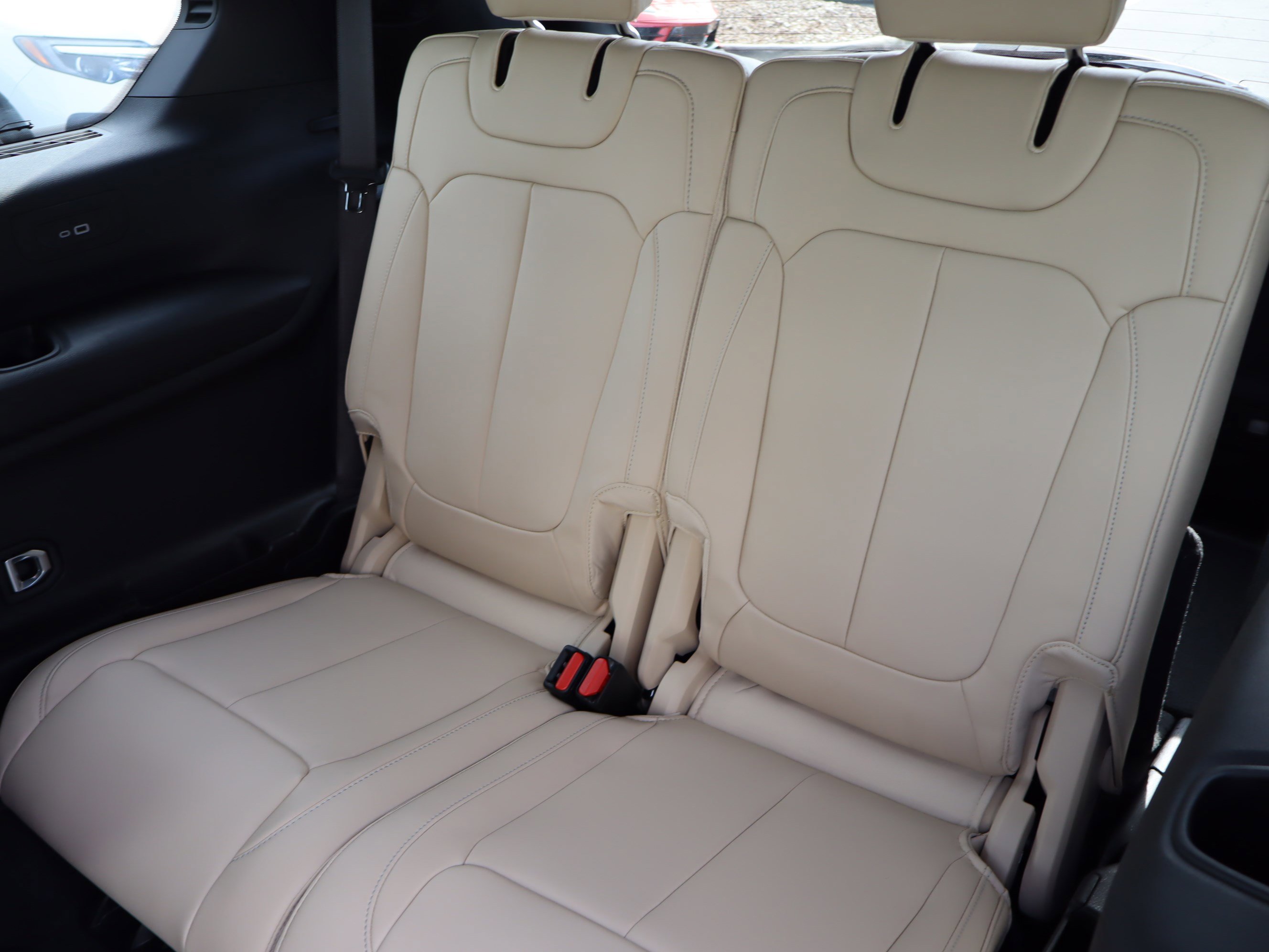 Used 2023 Jeep Grand Cherokee L Limited image 33